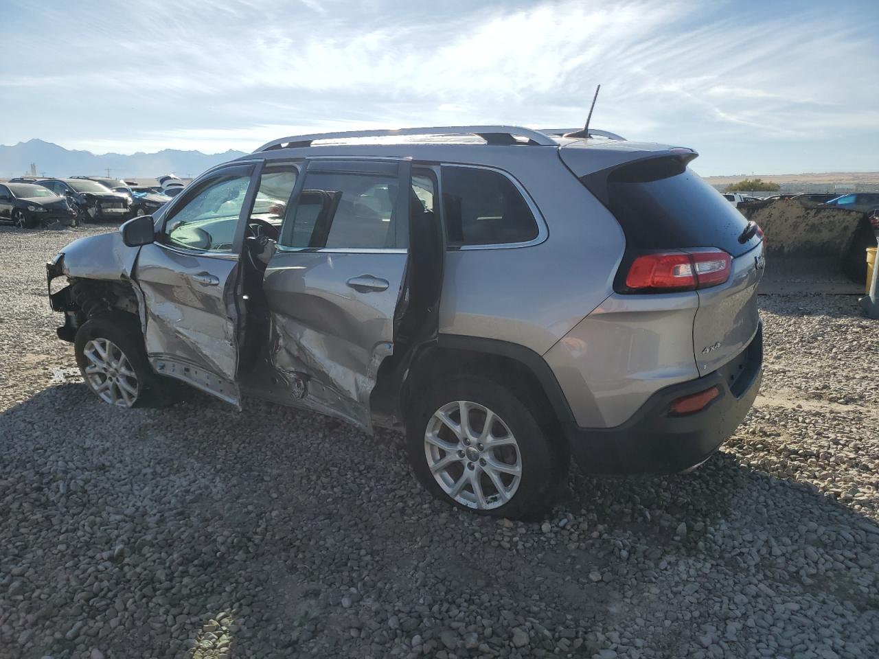 1C4PJMLXXJD530627 2018 Jeep Cherokee Latitude Plus