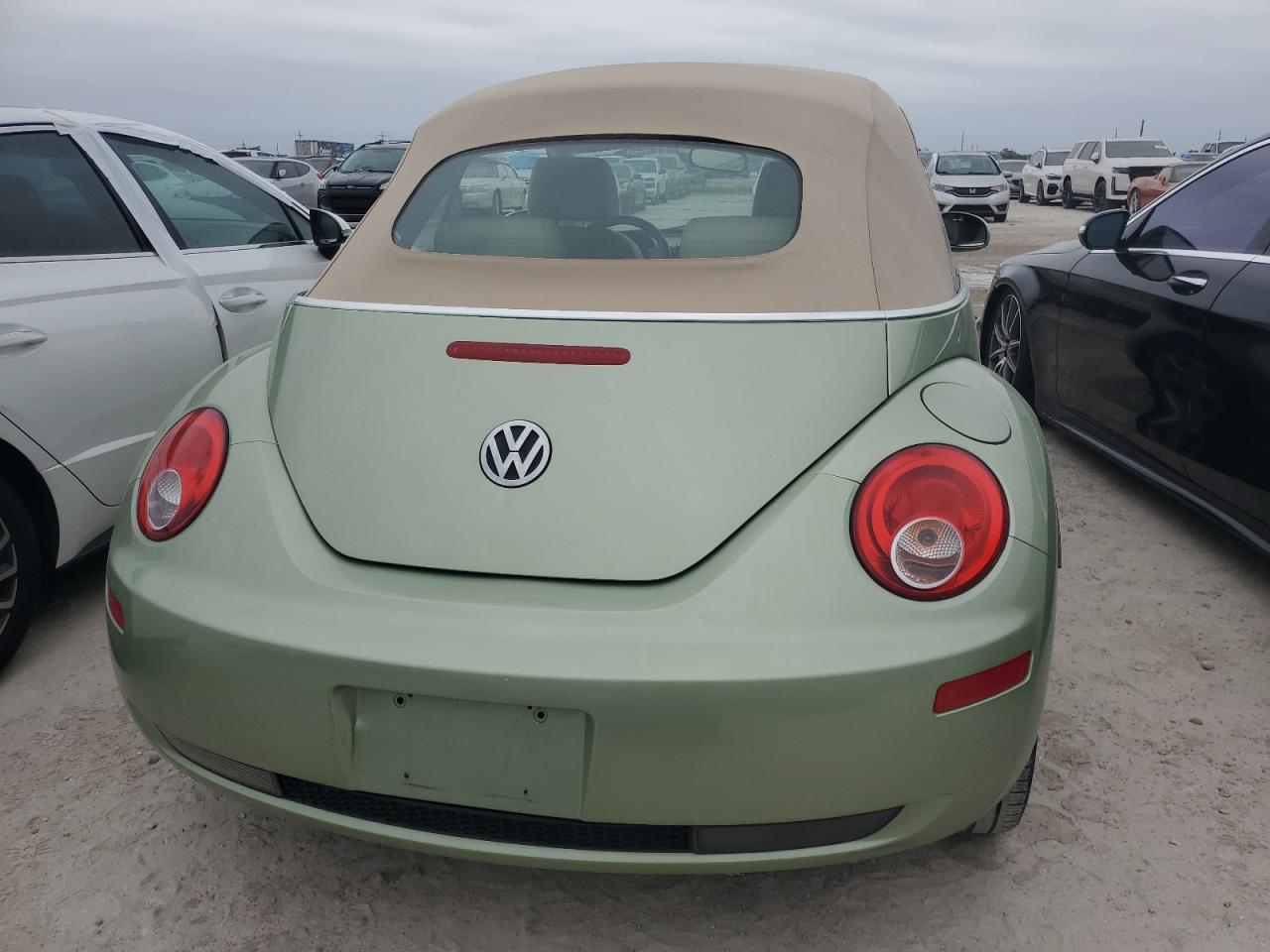 2007 Volkswagen New Beetle Convertible Option Package 2 VIN: 3VWSF31Y57M405353 Lot: 76746214