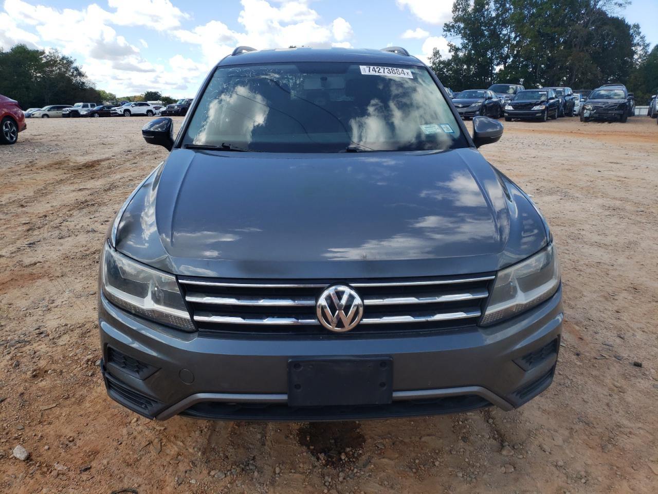 3VV0B7AX7KM098198 2019 Volkswagen Tiguan S