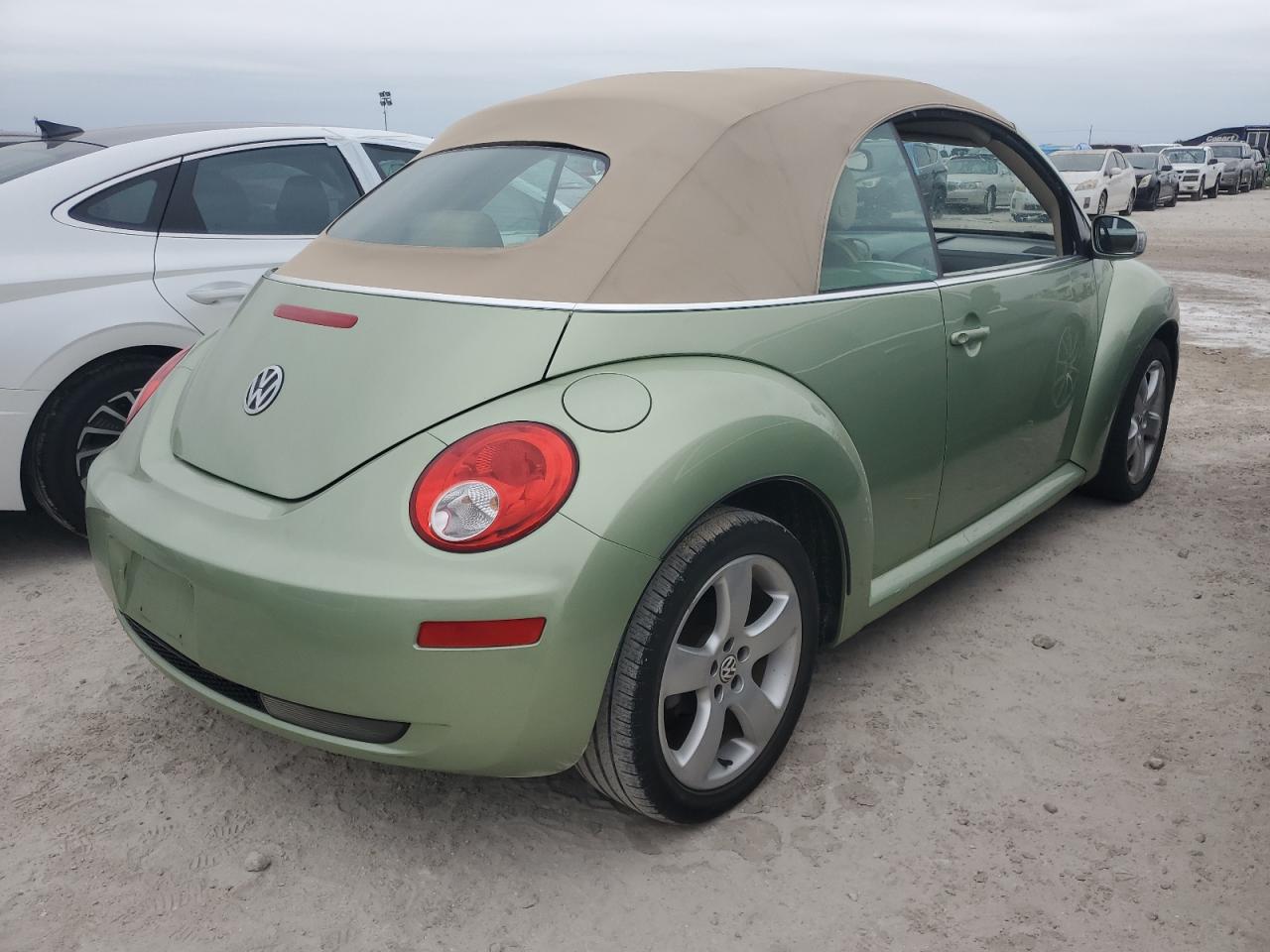 2007 Volkswagen New Beetle Convertible Option Package 2 VIN: 3VWSF31Y57M405353 Lot: 76746214