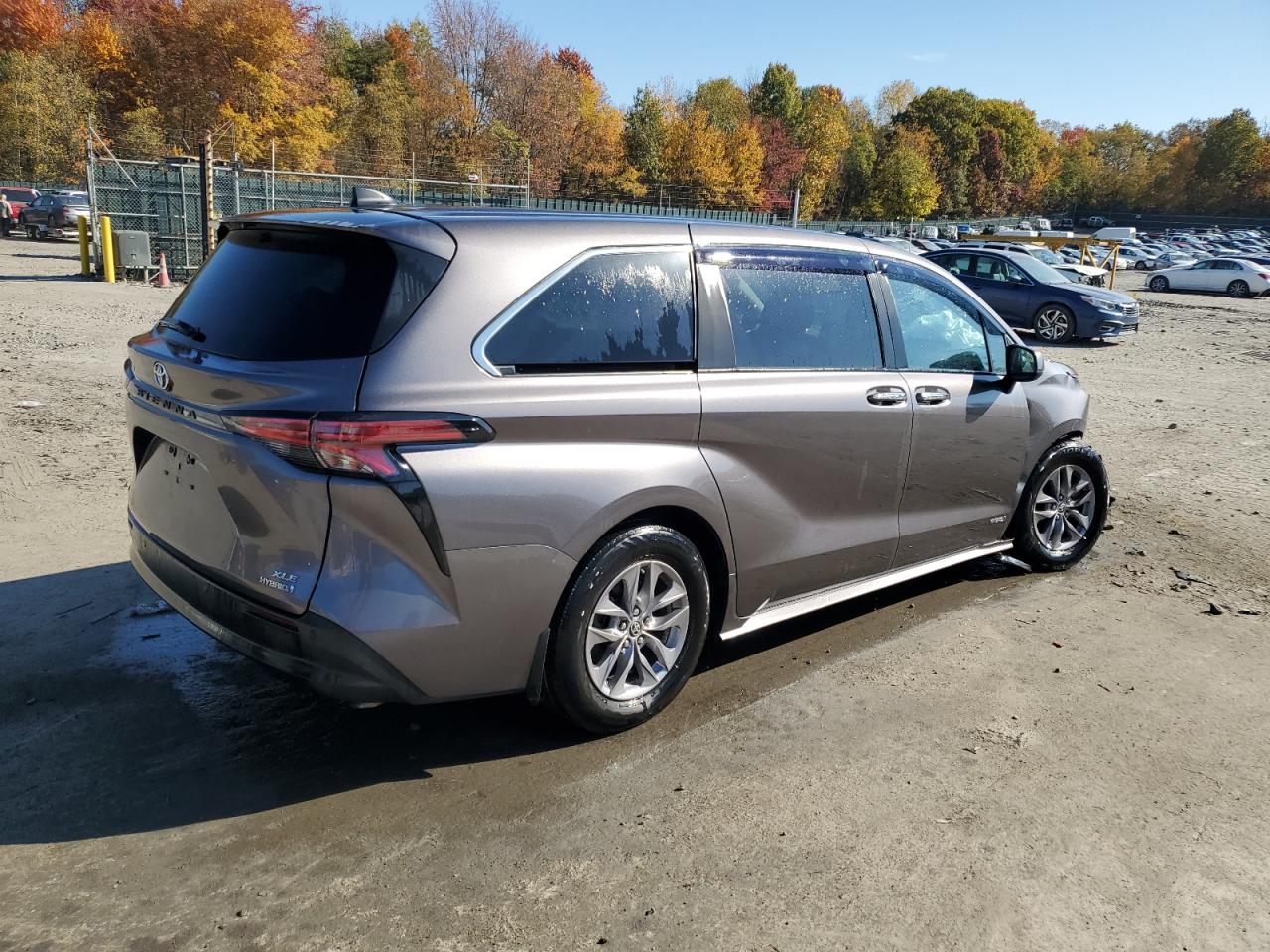 5TDYSKFC9MS013245 2021 Toyota Sienna Xle