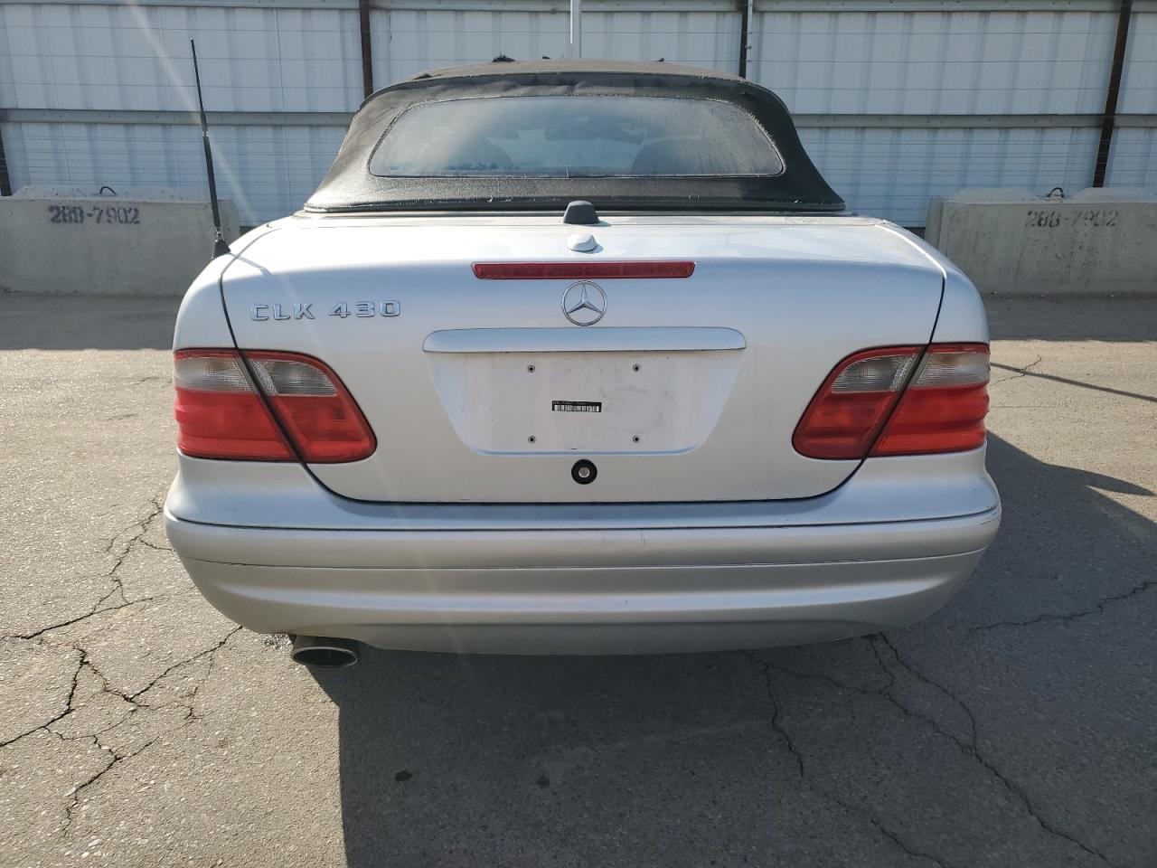 2002 Mercedes-Benz Clk 430 VIN: WDBLK70G42T105640 Lot: 74381504