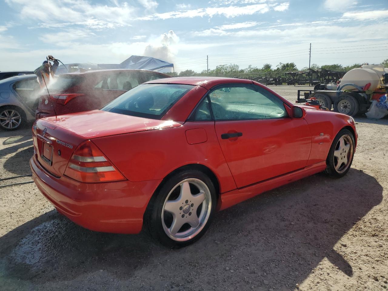 2000 Mercedes-Benz Slk 230 Kompressor VIN: WDBKK47F2YF158853 Lot: 75102684