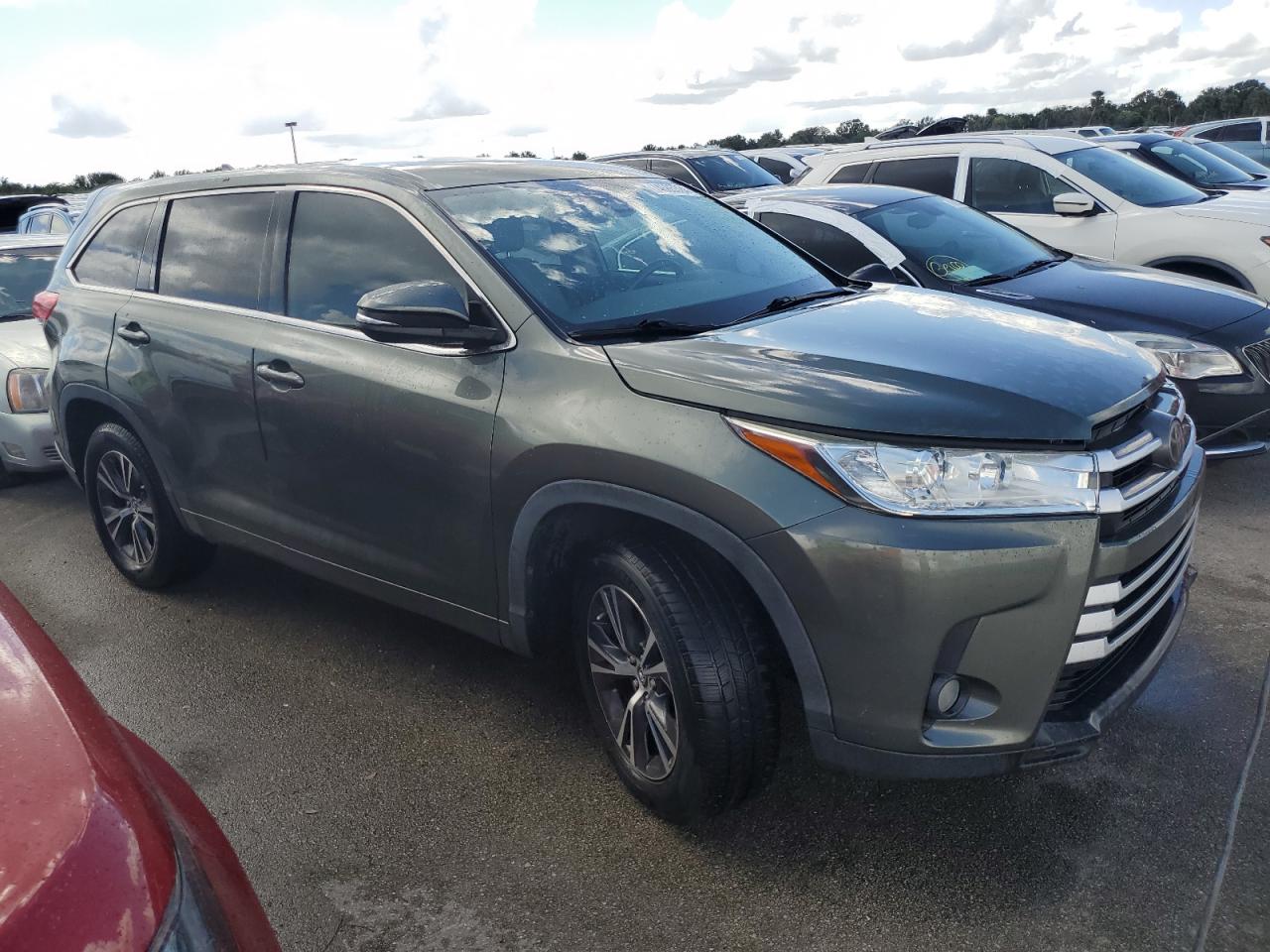 5TDZZRFH1JS252482 2018 Toyota Highlander Le