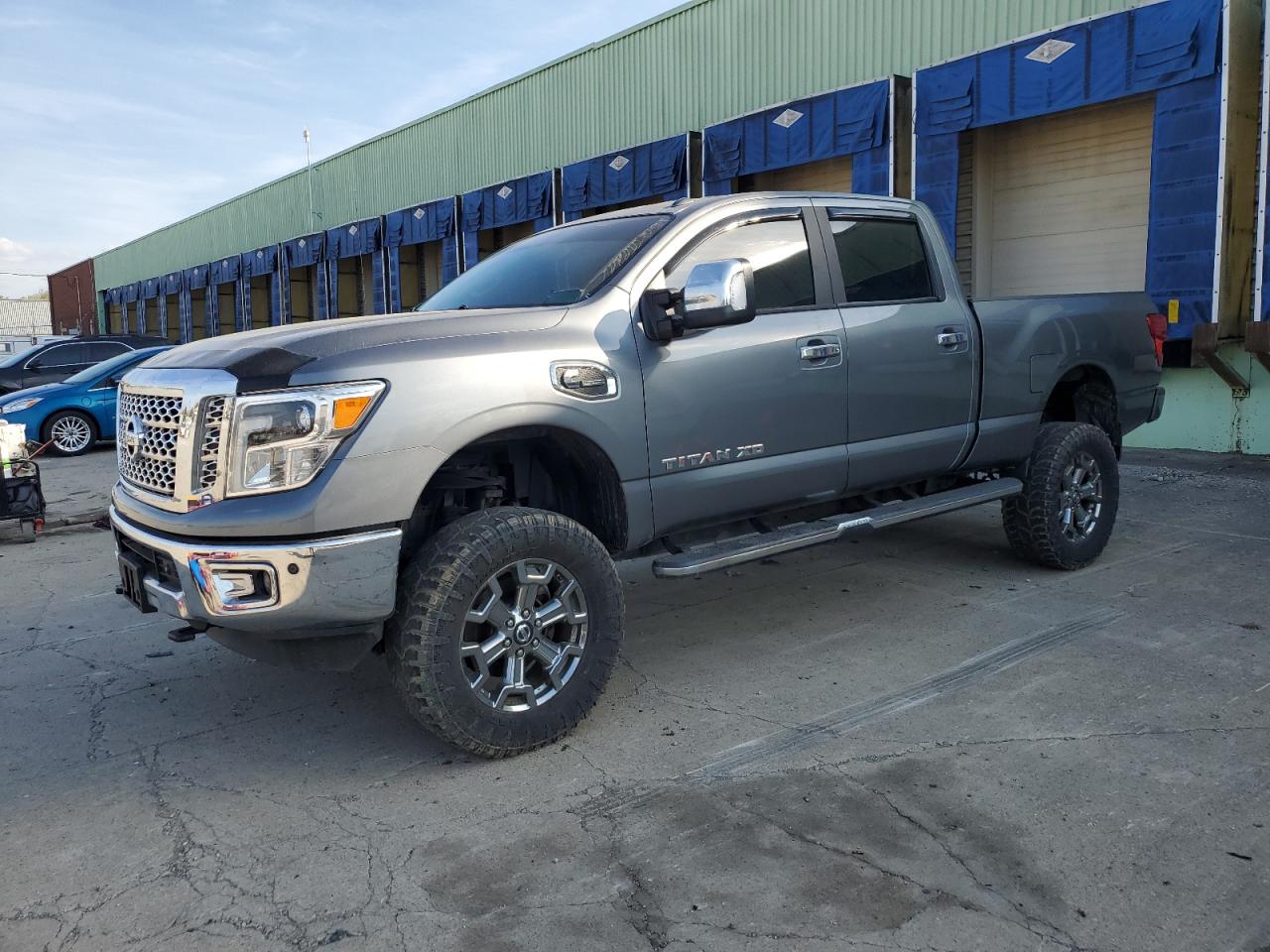 1N6BA1F43JN525660 2018 Nissan Titan Xd Sl