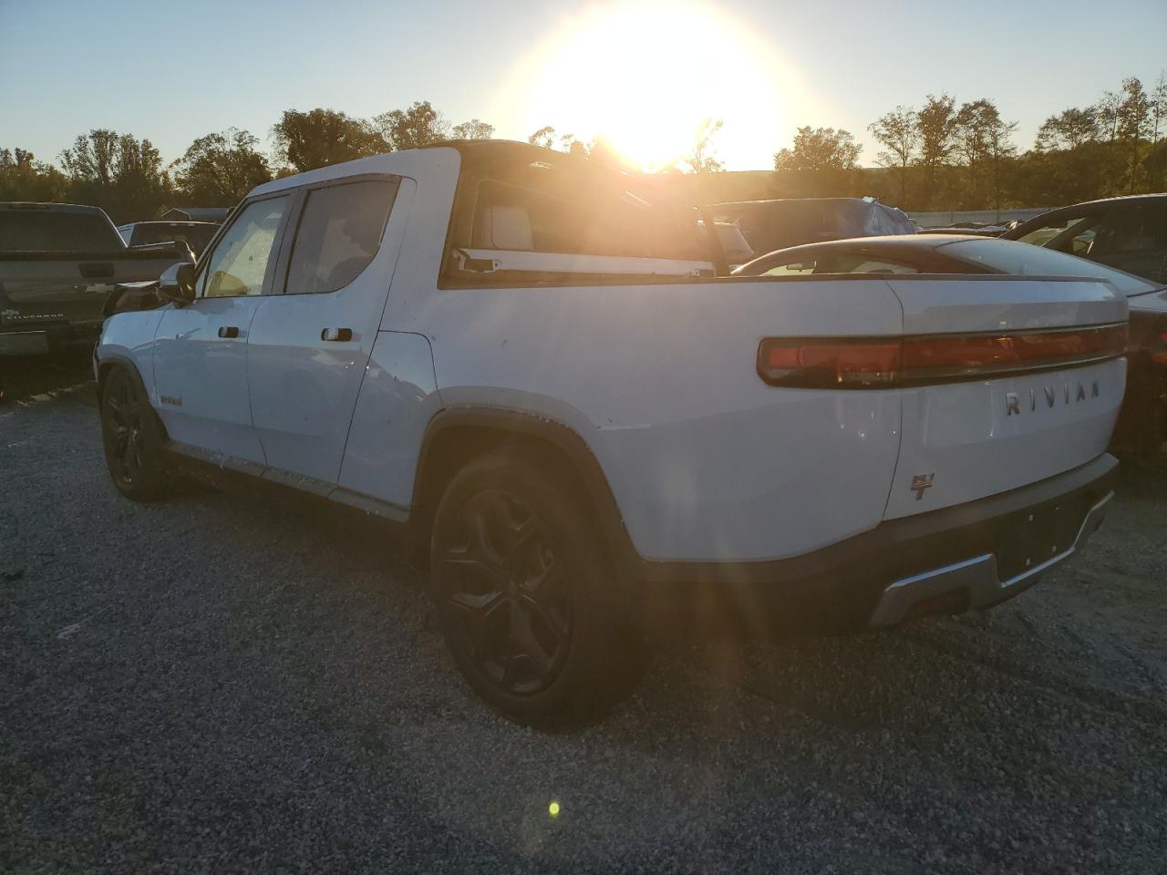 7FCTGAAA9NN014120 2022 Rivian R1T Adventure