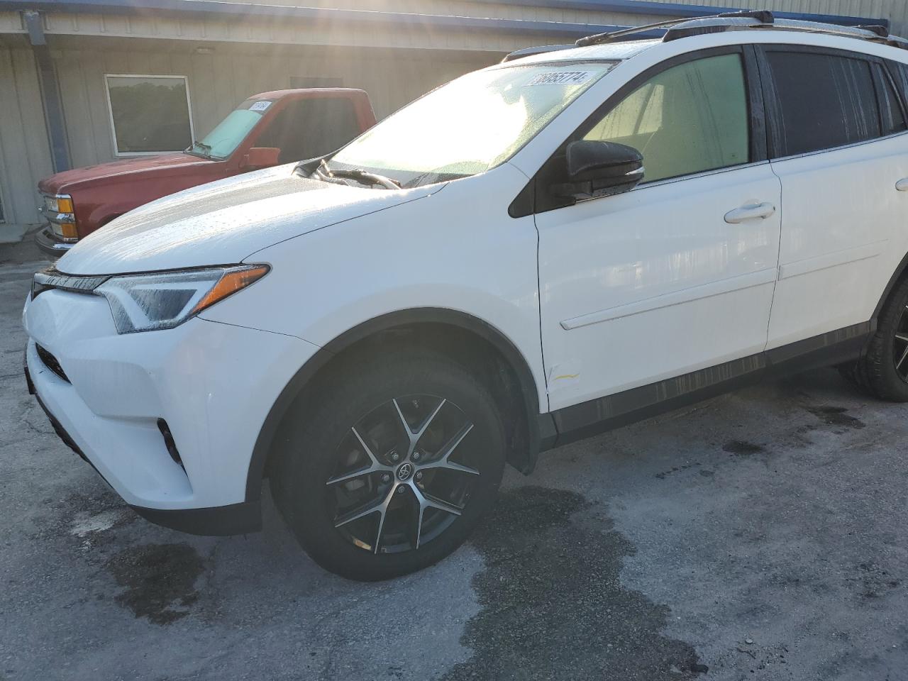 JTMJFREV3JD252590 2018 Toyota Rav4 Se