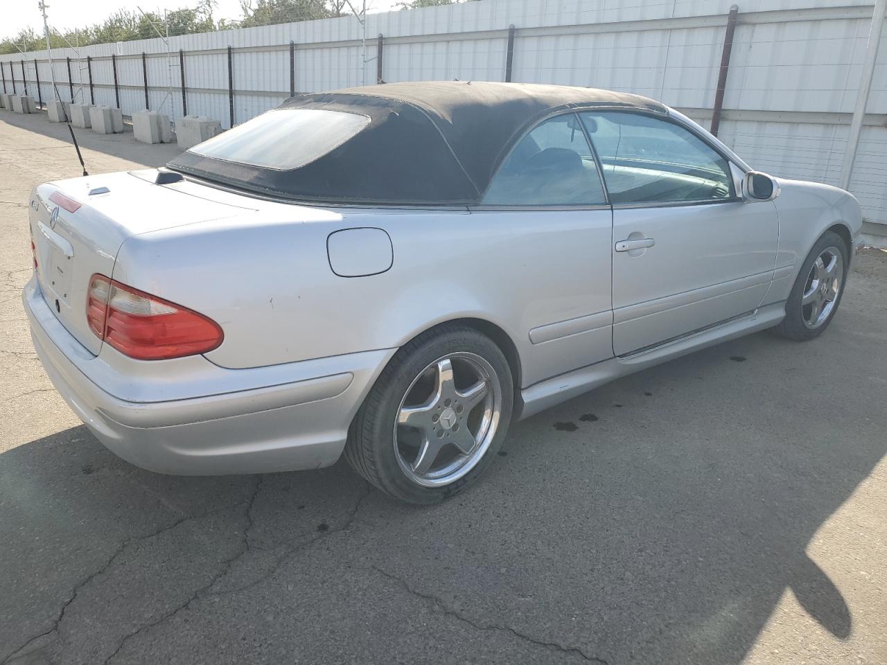 2002 Mercedes-Benz Clk 430 VIN: WDBLK70G42T105640 Lot: 74381504