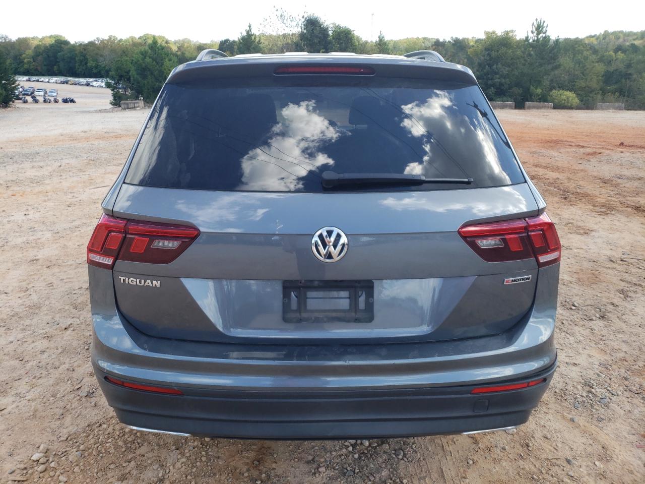 3VV0B7AX7KM098198 2019 Volkswagen Tiguan S