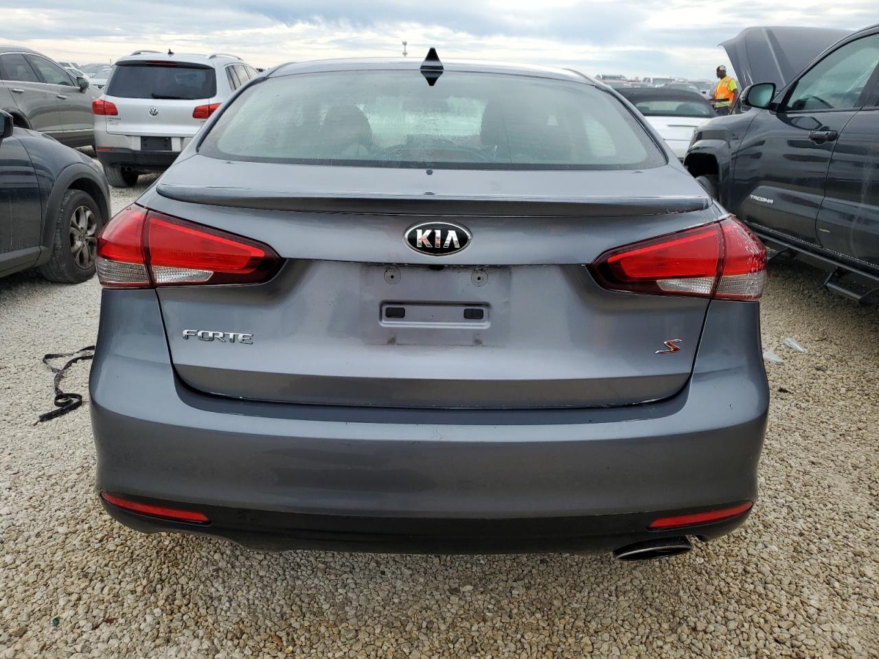 2018 Kia Forte Lx VIN: 3KPFL4A70JE246883 Lot: 77747024