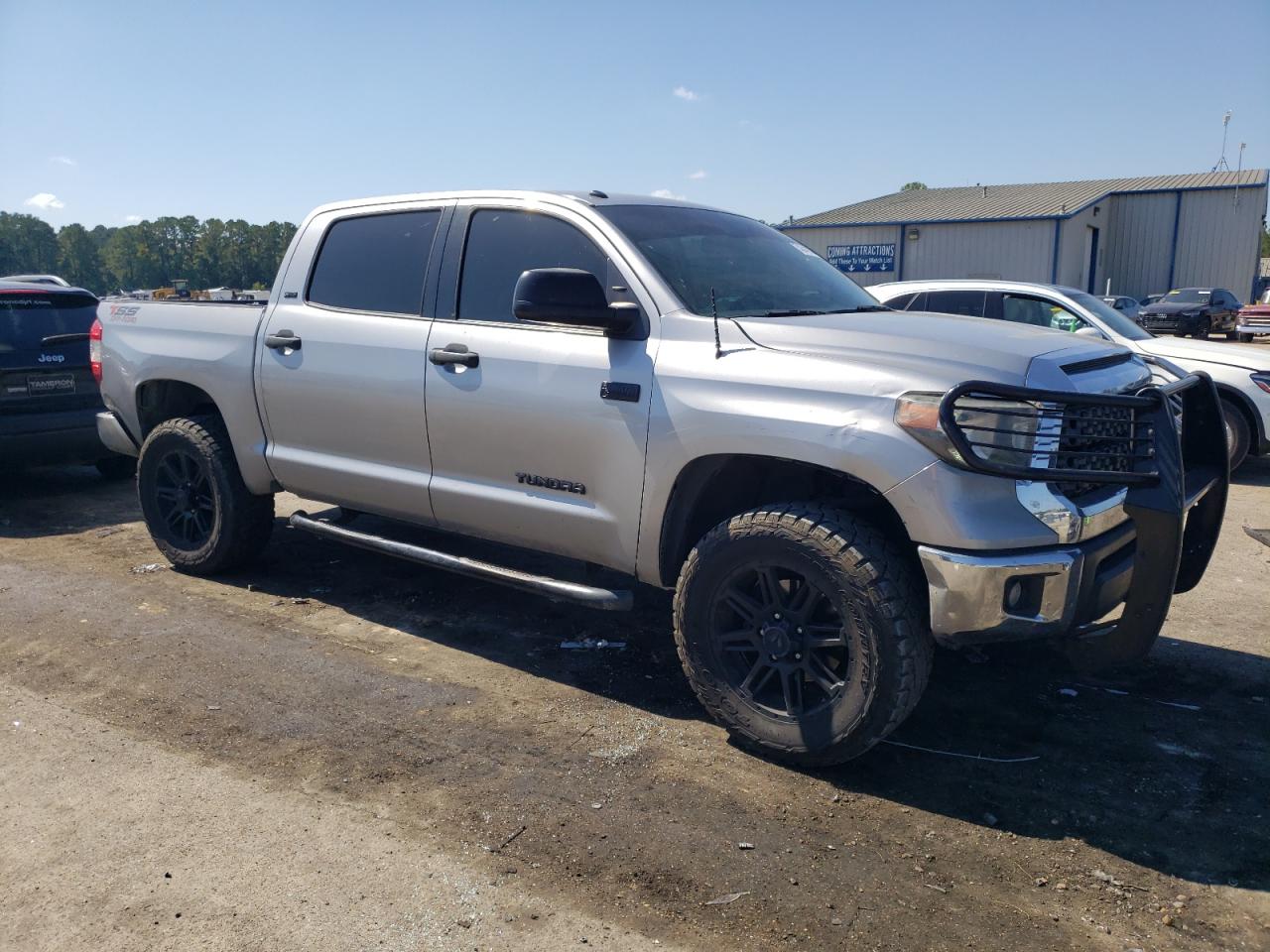 5TFDW5F15JX678183 2018 Toyota Tundra Crewmax Sr5