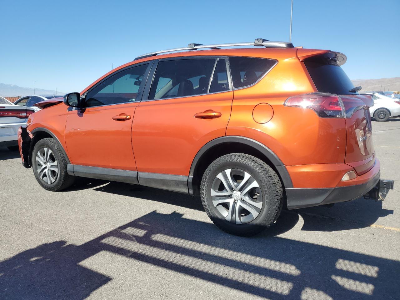 JTMBFREV5GJ068914 2016 Toyota Rav4 Le