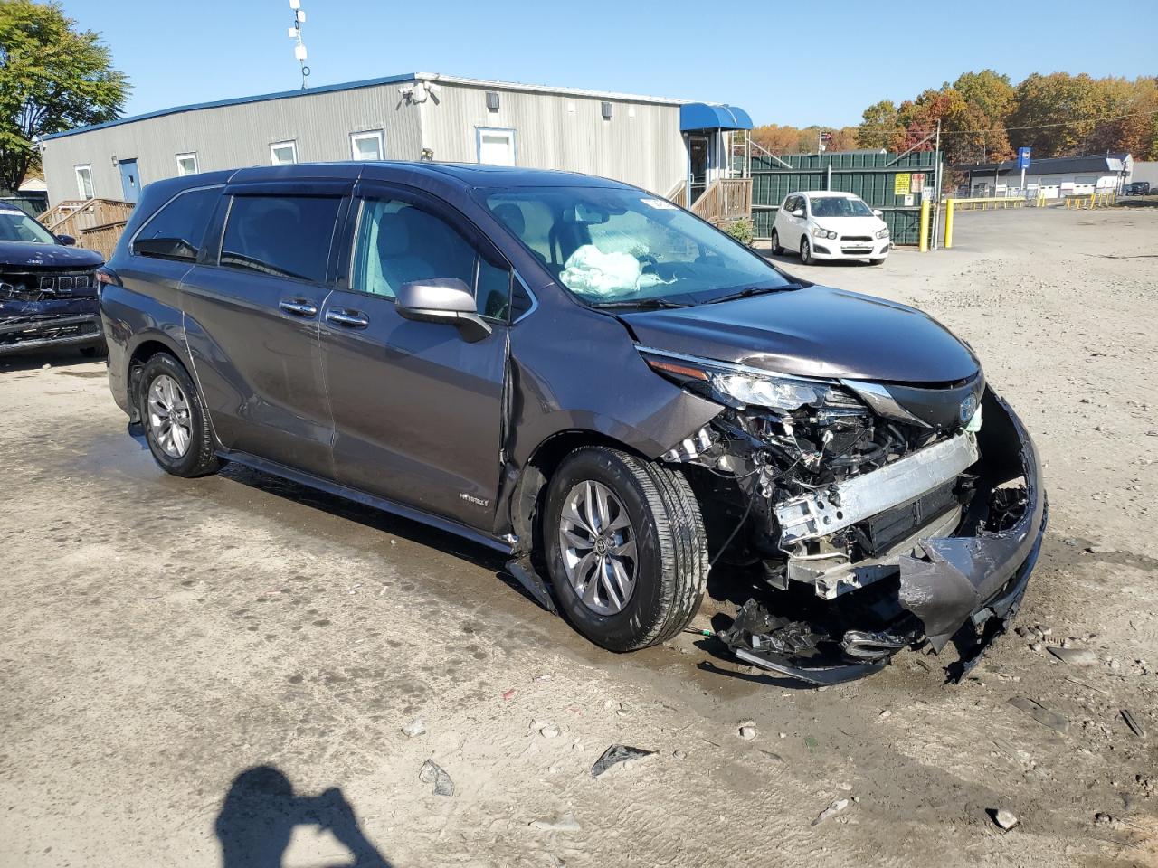 5TDYSKFC9MS013245 2021 Toyota Sienna Xle