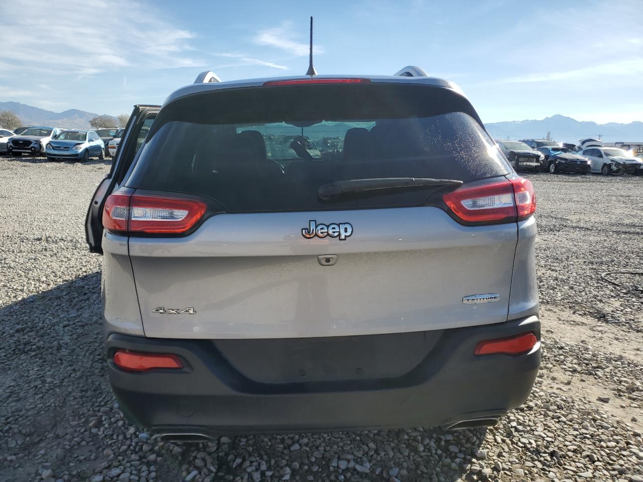 1C4PJMLXXJD530627 2018 Jeep Cherokee Latitude Plus