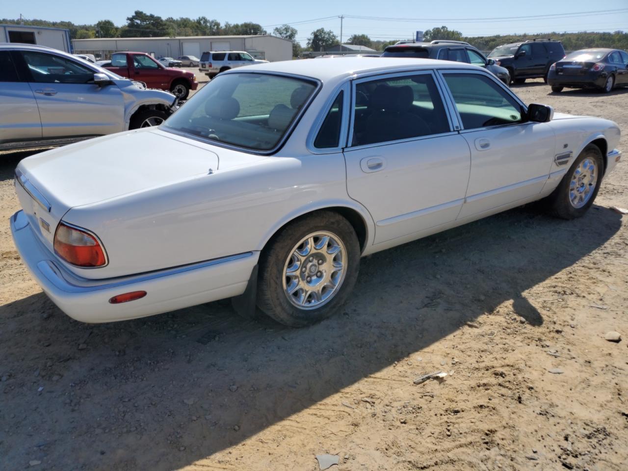 SAJDA14C2YLF11720 2000 Jaguar Xj8