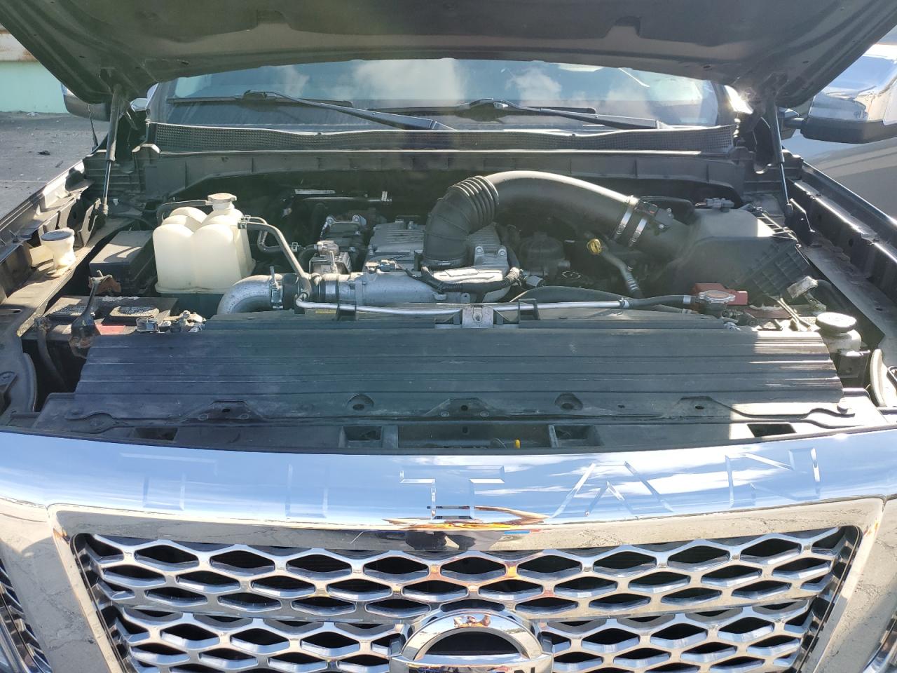 1N6BA1F43JN525660 2018 Nissan Titan Xd Sl