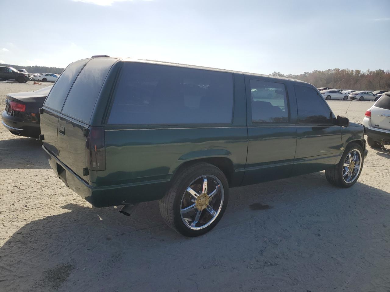 1994 Chevrolet Suburban C1500 VIN: 1GBEC16K1RJ321083 Lot: 78255344