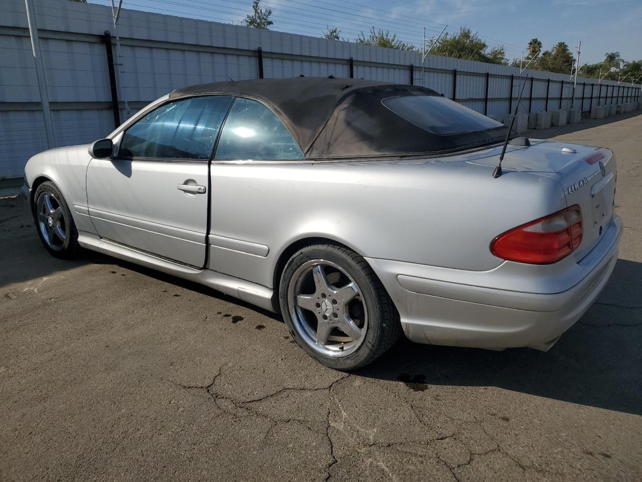 2002 Mercedes-Benz Clk 430 VIN: WDBLK70G42T105640 Lot: 74381504