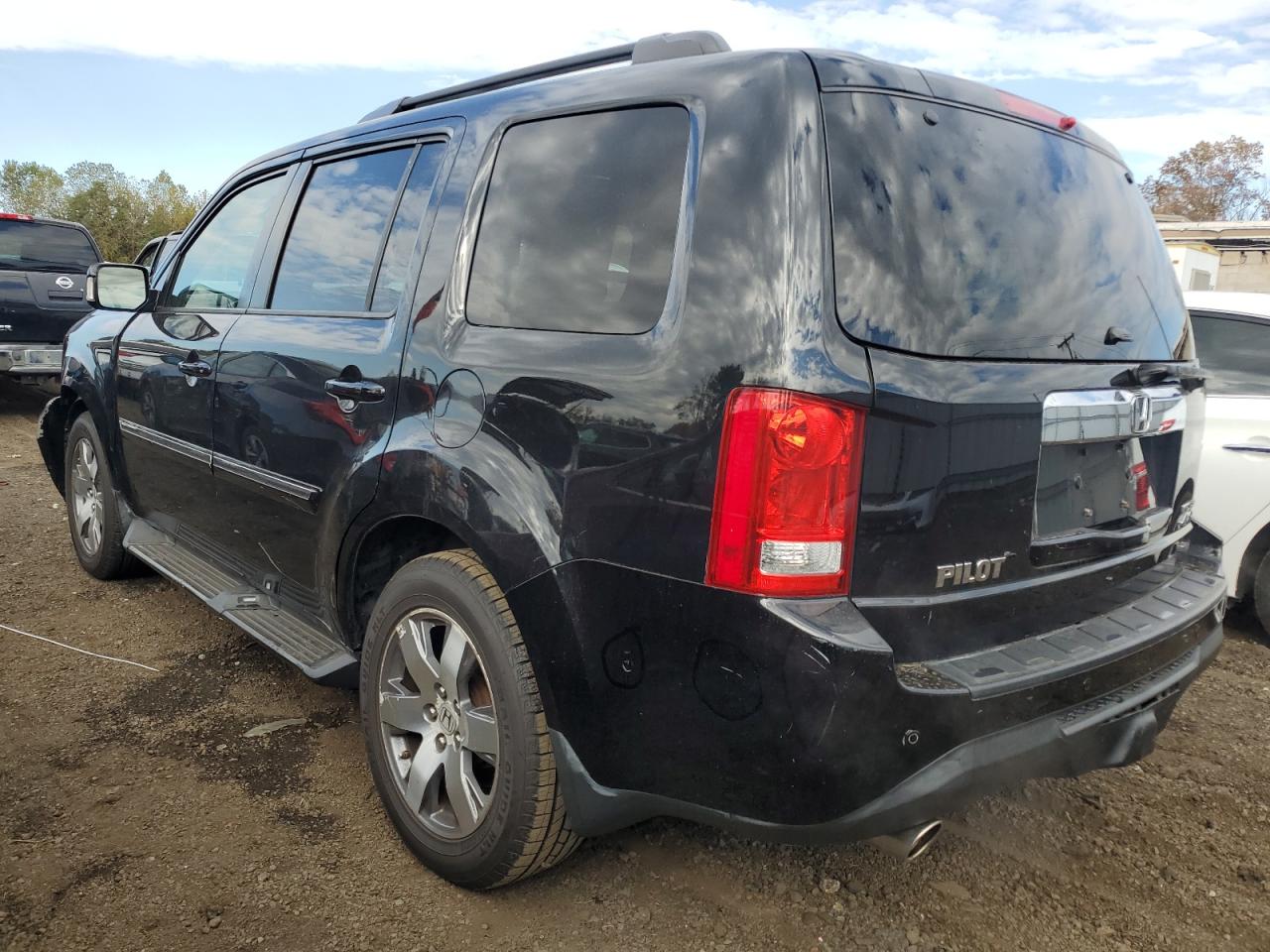 5FNYF4H95EB015338 2014 Honda Pilot Touring