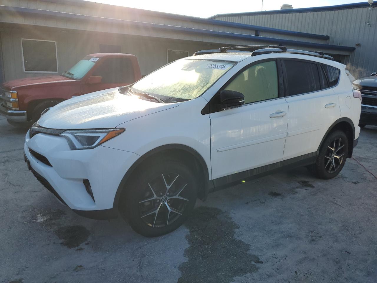 JTMJFREV3JD252590 2018 Toyota Rav4 Se