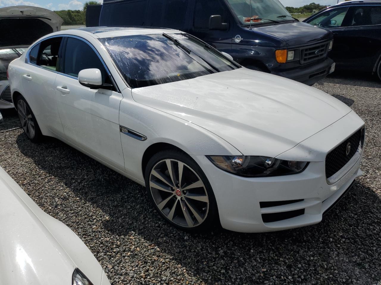 SAJAE4FX5KCP53589 2019 Jaguar Xe Prestige