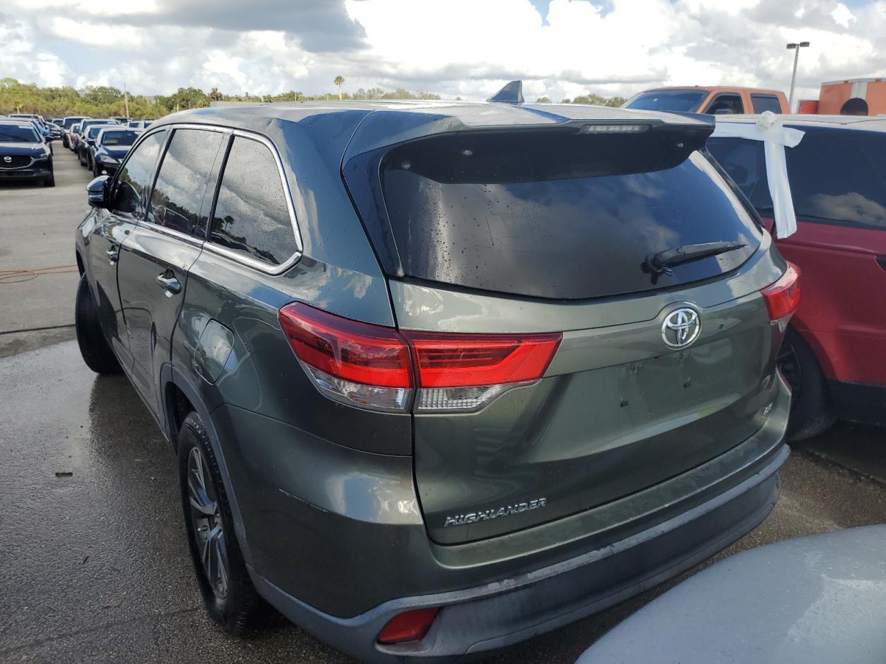 5TDZZRFH1JS252482 2018 Toyota Highlander Le