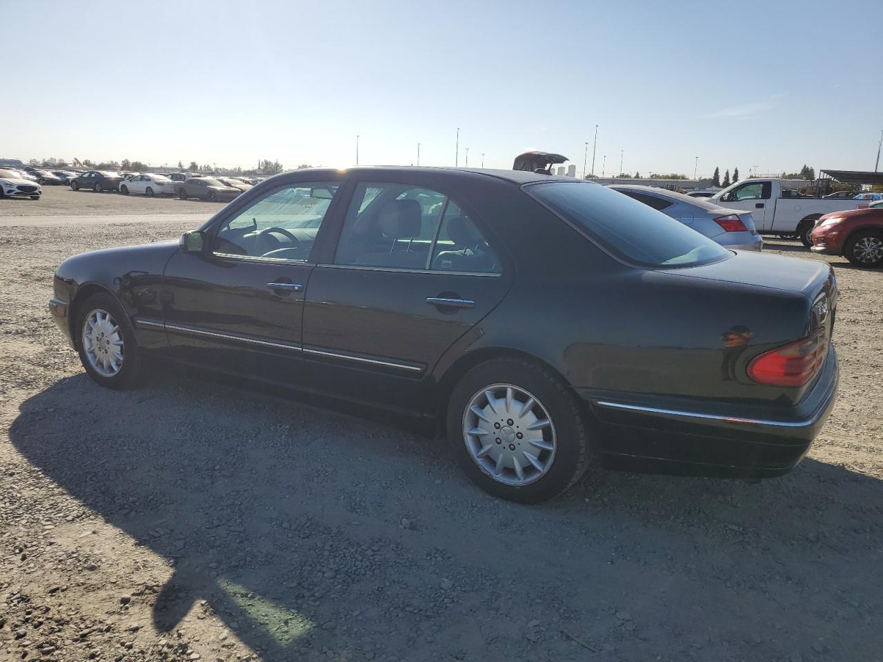 WDBJF65J4YB097144 2000 Mercedes-Benz E 320