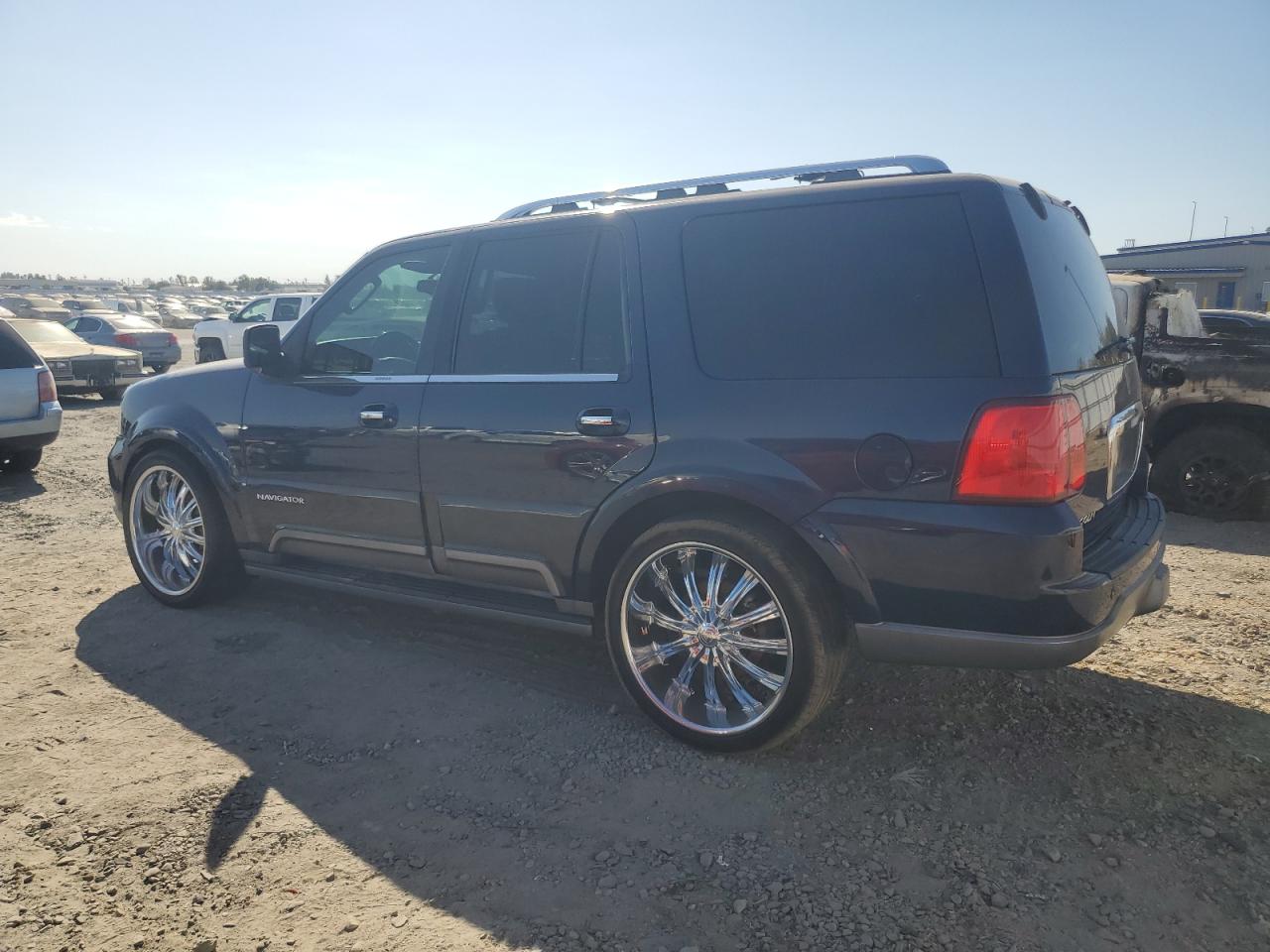 5LMFU27R34LJ00573 2004 Lincoln Navigator