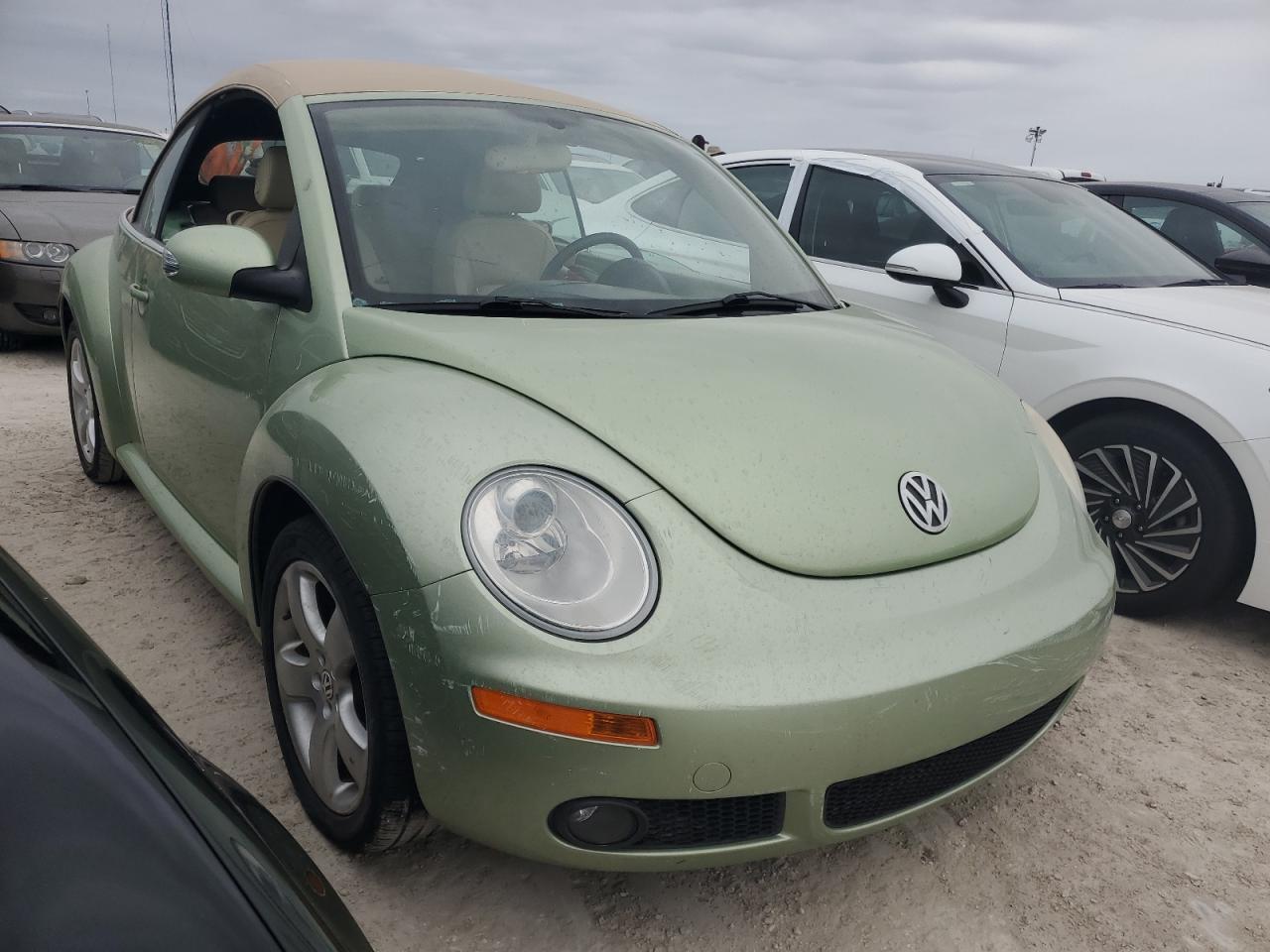 2007 Volkswagen New Beetle Convertible Option Package 2 VIN: 3VWSF31Y57M405353 Lot: 76746214