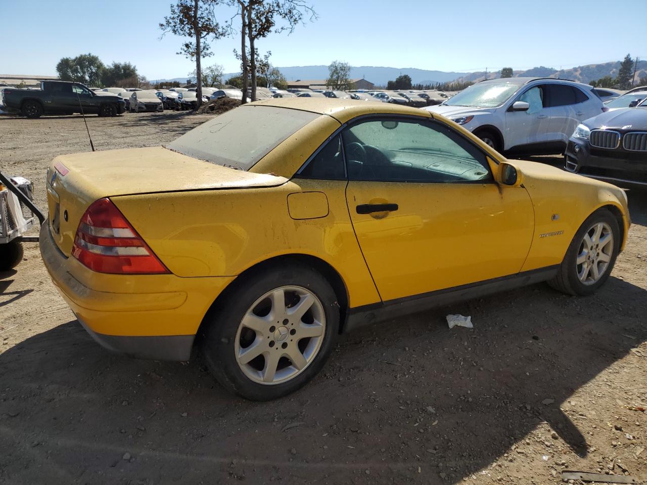 2000 Mercedes-Benz Slk 230 Kompressor VIN: WDBKK47F4YF159499 Lot: 76205924