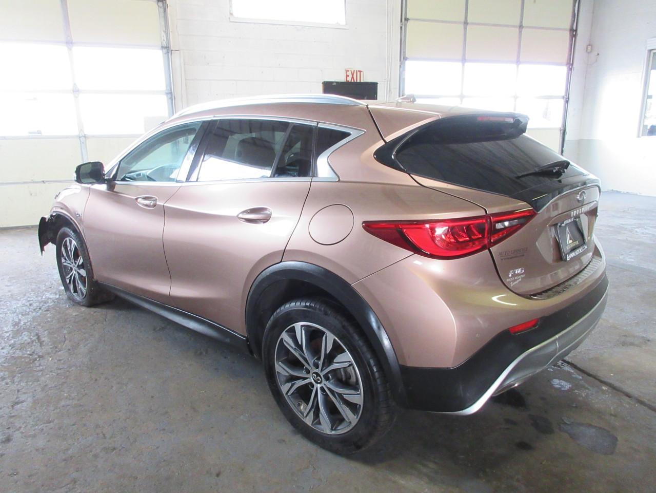 SJKCH5CR6HA023217 2017 Infiniti Qx30 Base