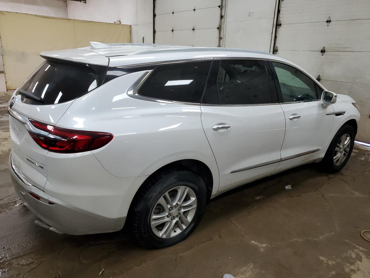 5GAERBKW7JJ142030 2018 Buick Enclave Essence