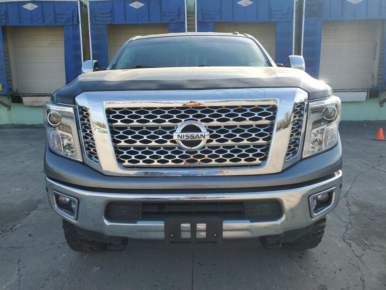 1N6BA1F43JN525660 2018 Nissan Titan Xd Sl