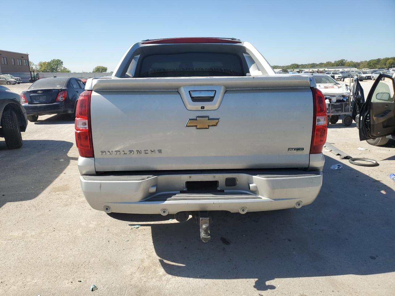 3GNTKFE36BG238955 2011 Chevrolet Avalanche Lt