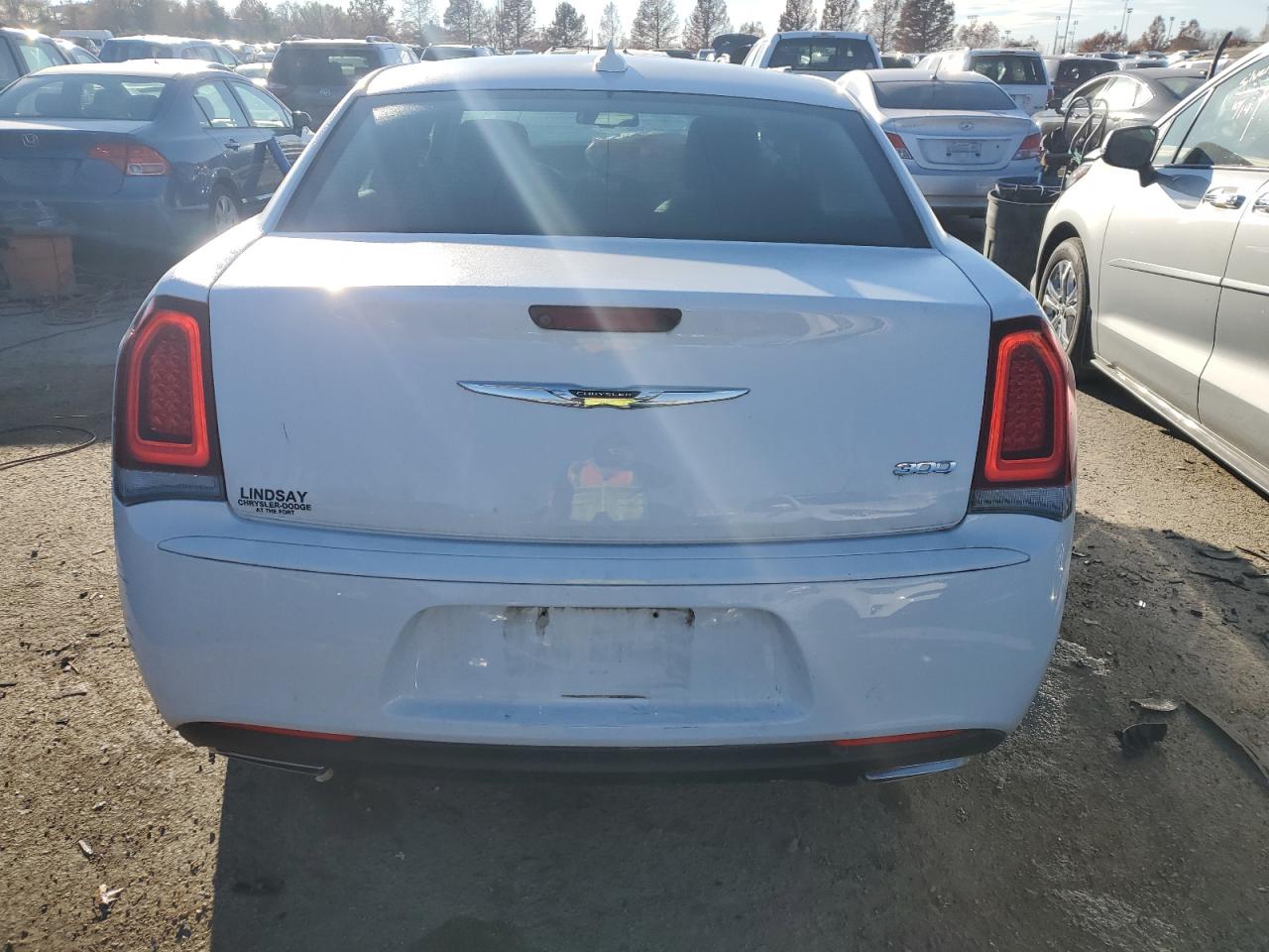 2018 Chrysler 300 Touring VIN: 2C3CCAAG6JH301993 Lot: 77683273