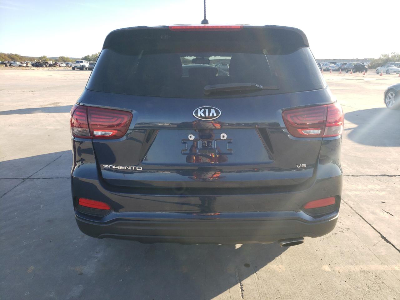 5XYPGDA52KG544766 2019 Kia Sorento Lx