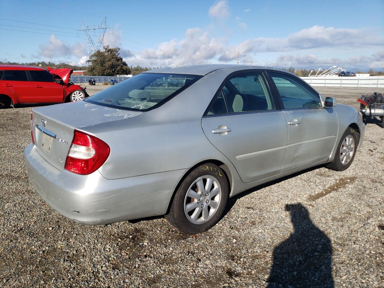 2003 Toyota Camry Le VIN: 4T1BF30K93U557105 Lot: 82450474