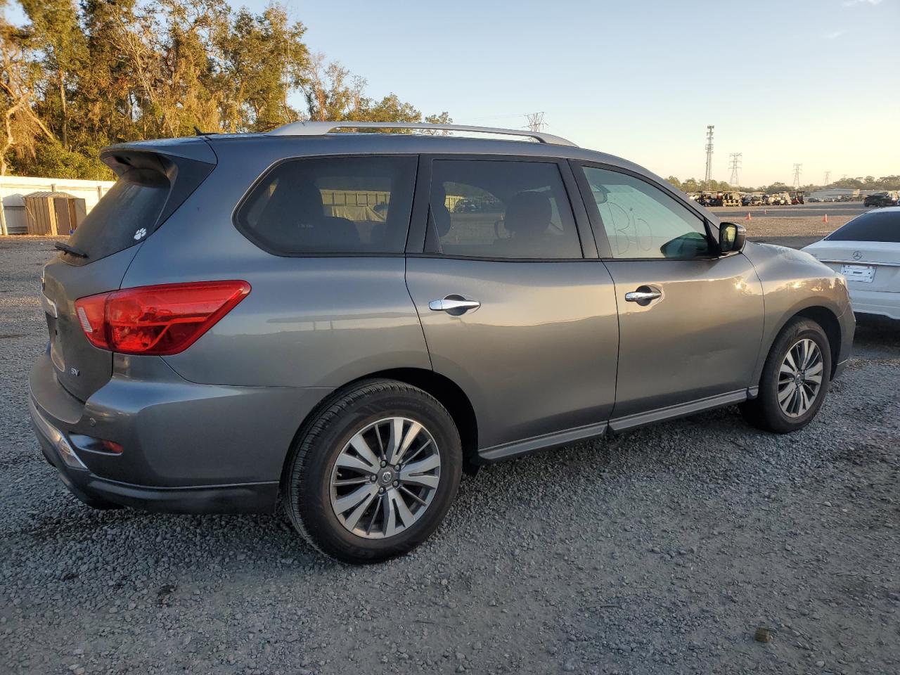 5N1DR2MN2JC633409 2018 Nissan Pathfinder S