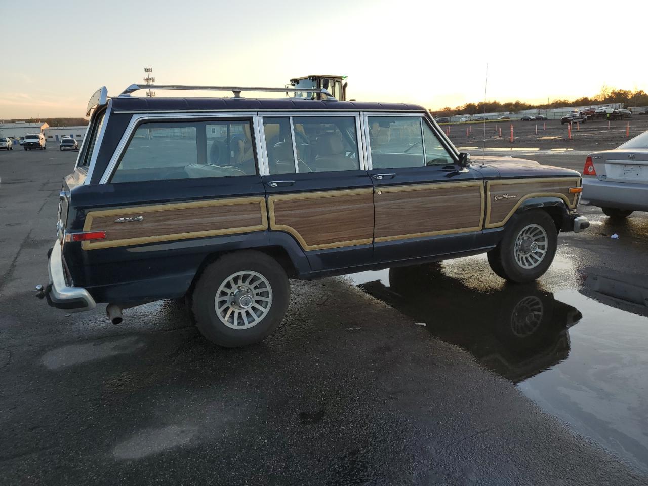 1987 Jeep Grand Wagoneer VIN: 1JCNJ15U2HT153606 Lot: 81936544