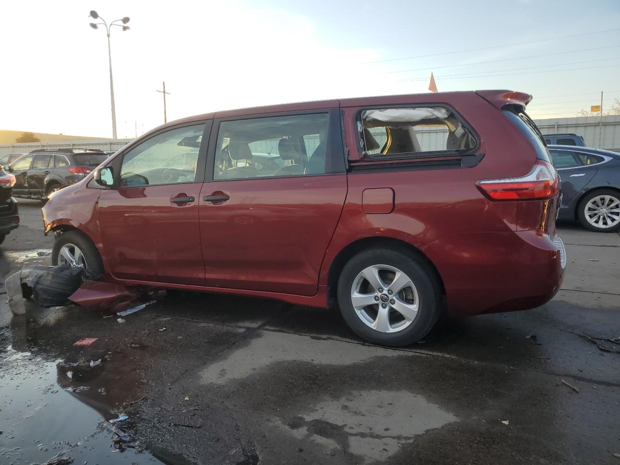 2018 Toyota Sienna L VIN: 5TDZZ3DC3JS918505 Lot: 81588254