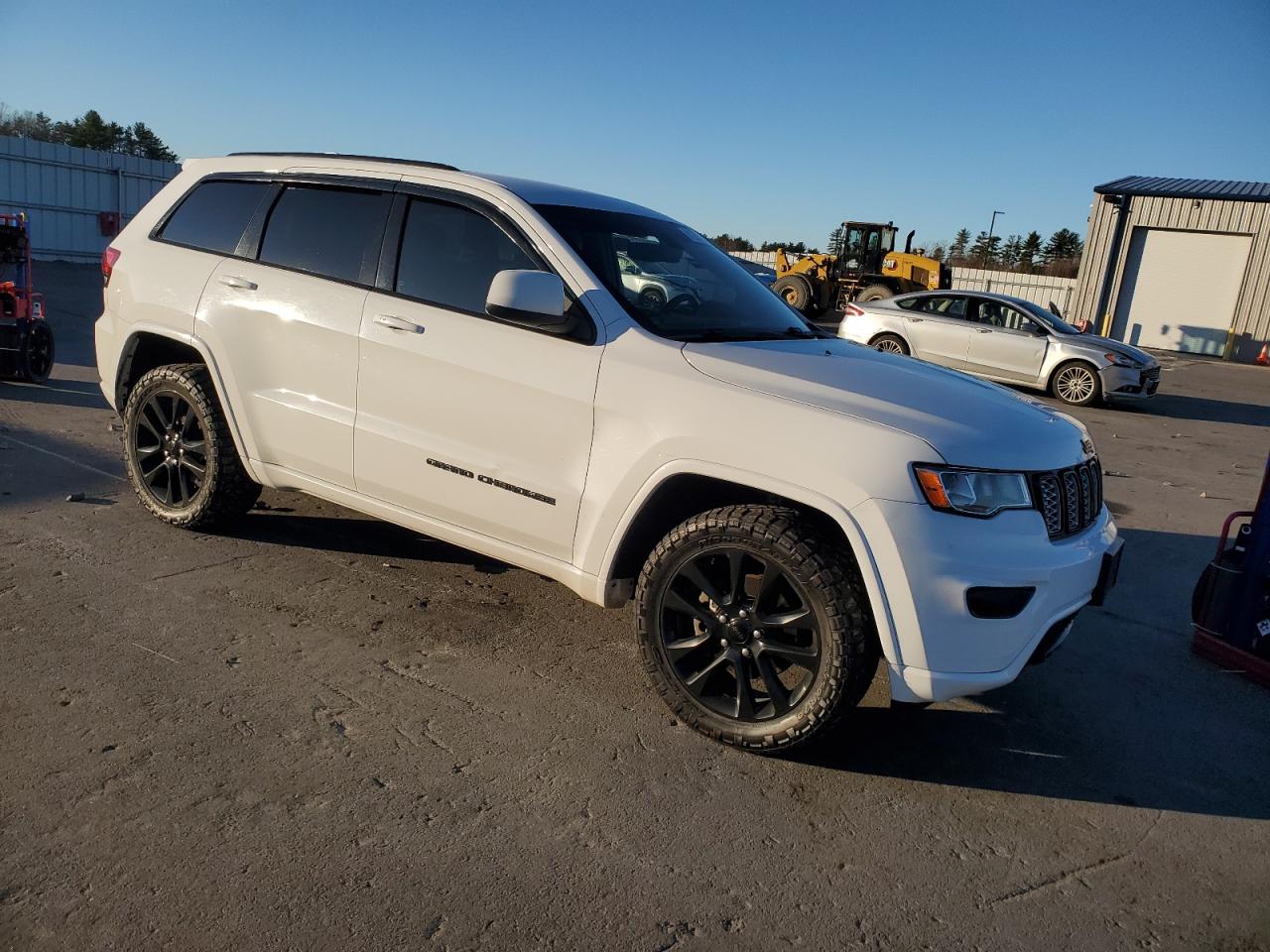 1C4RJFAG9JC302924 2018 Jeep Grand Cherokee Laredo