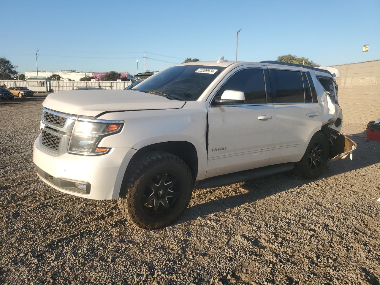 1GNSKBKC5KR268859 2019 Chevrolet Tahoe K1500 Lt