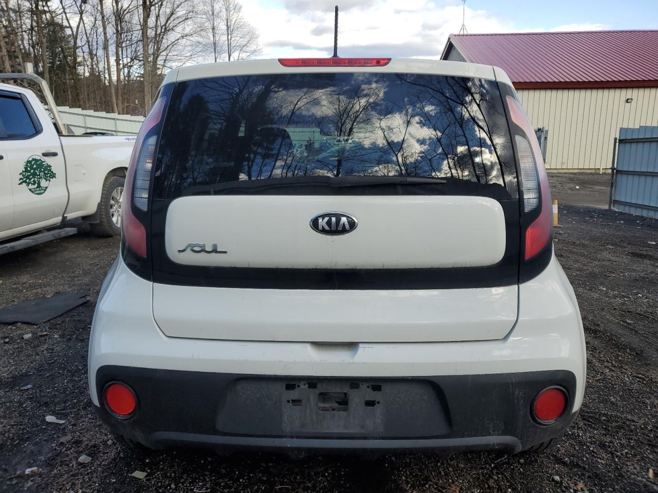 KNDJN2A21J7901923 2018 Kia Soul