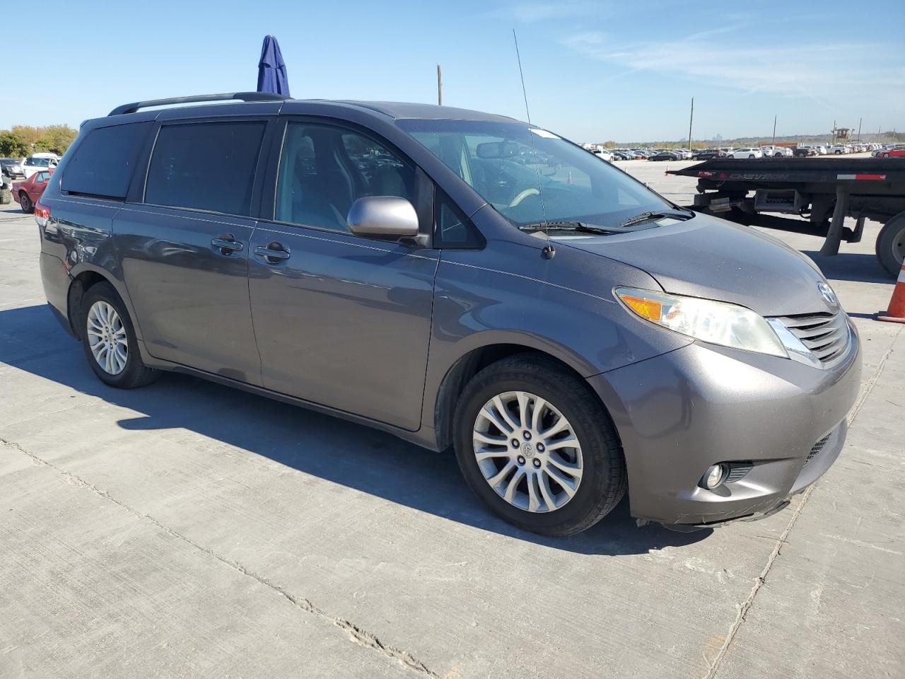 5TDYK3DC7CS185362 2012 Toyota Sienna Xle