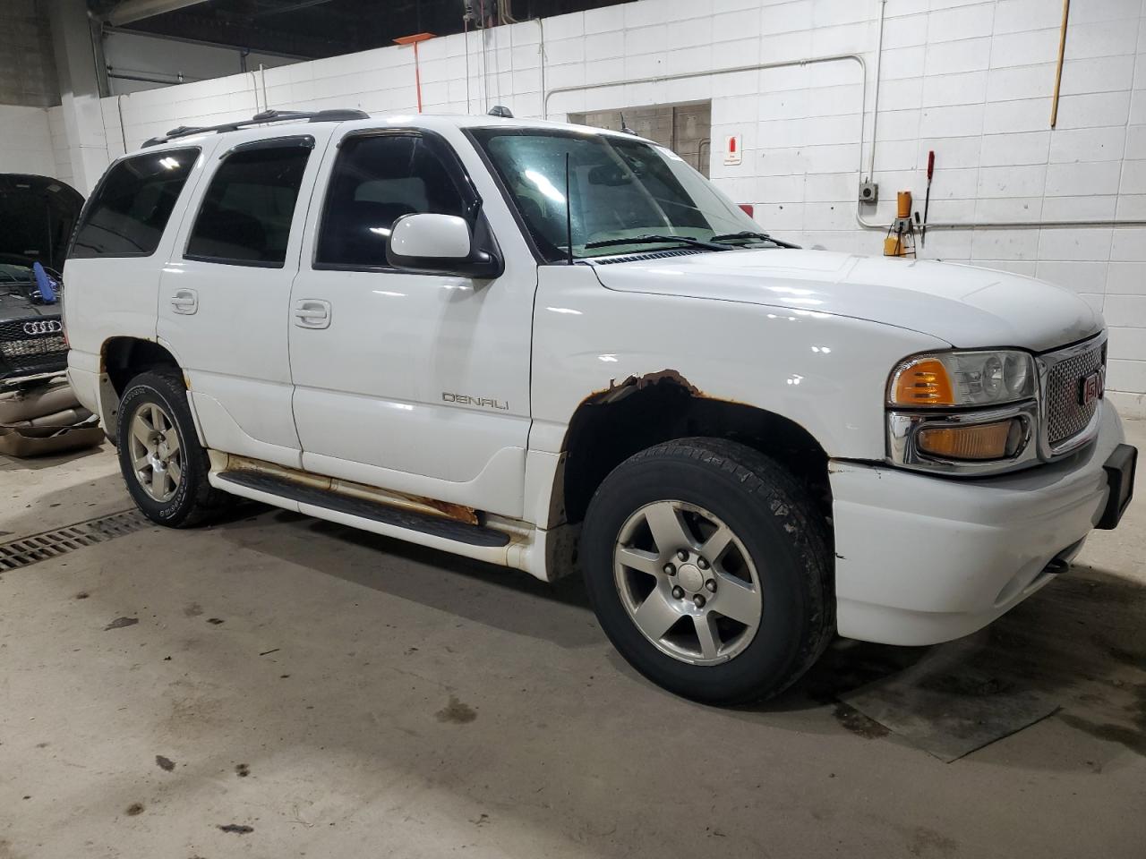 1GKEK63U75J140568 2005 GMC Yukon Denali