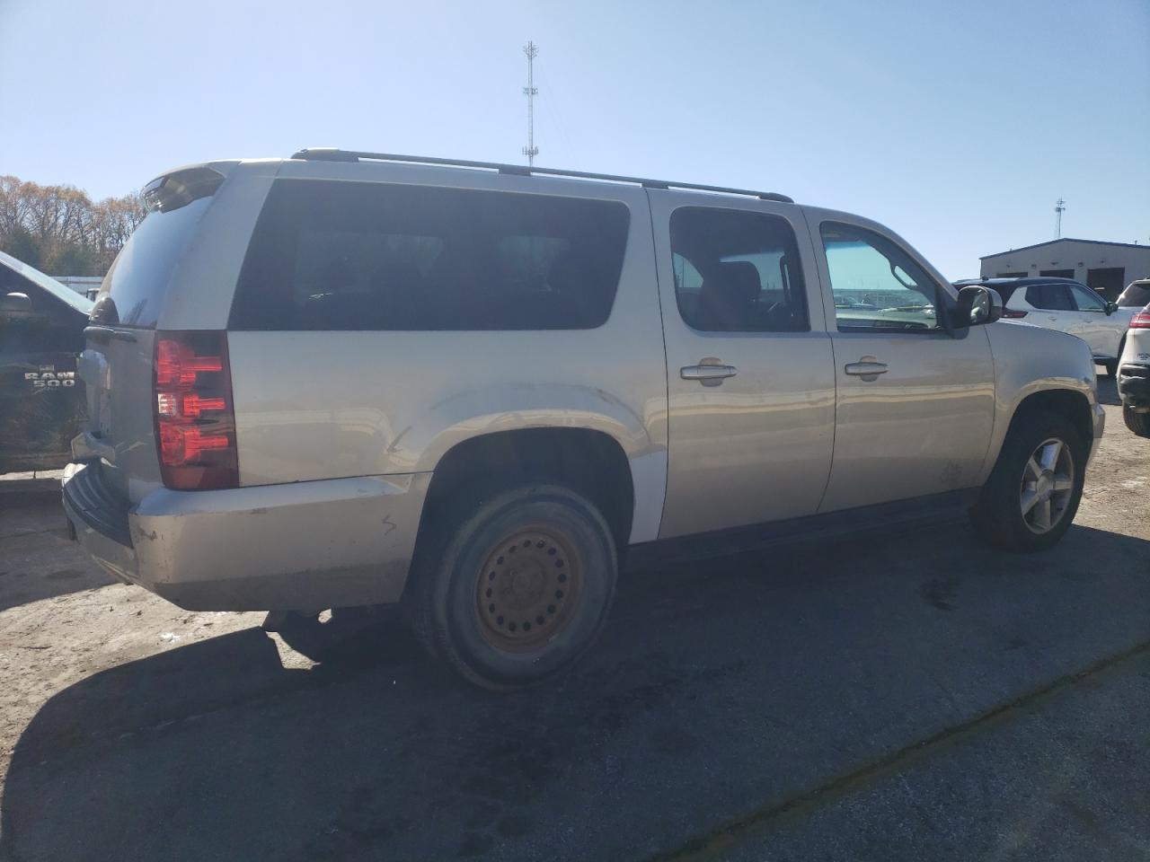 3GNFK16318G203795 2008 Chevrolet Suburban K1500 Ls