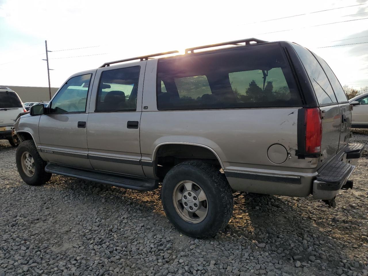 1998 Chevrolet Suburban K1500 VIN: 3GNFK16R3WG109614 Lot: 81918954