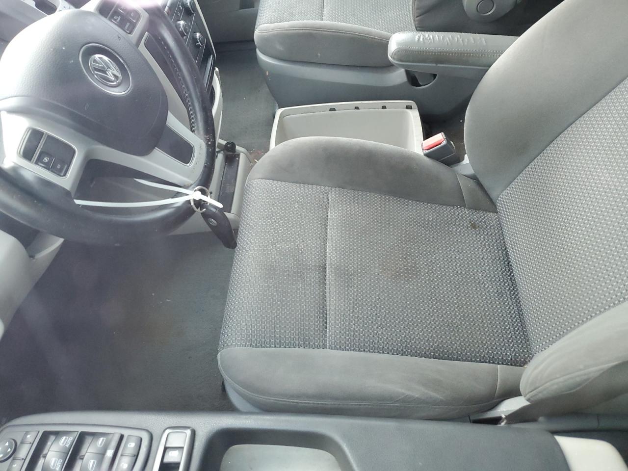 2C4RVAAGXCR120229 2012 Volkswagen Routan S