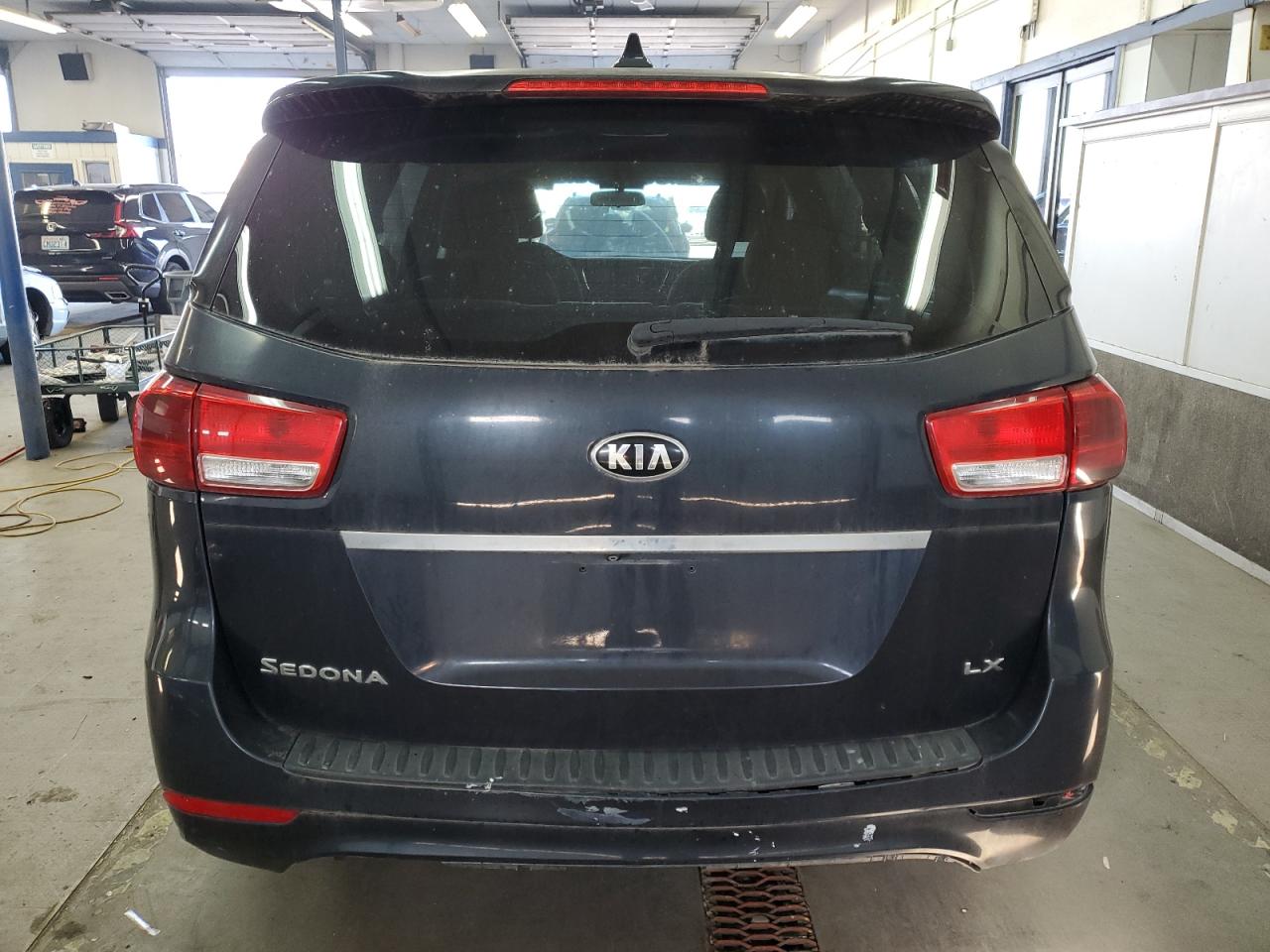 KNDMB5C17H6219799 2017 Kia Sedona Lx