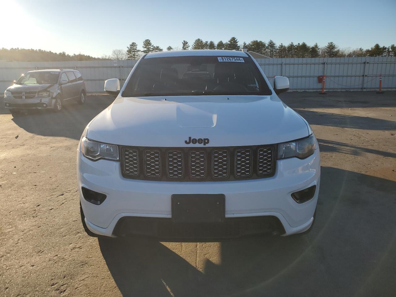 1C4RJFAG9JC302924 2018 Jeep Grand Cherokee Laredo